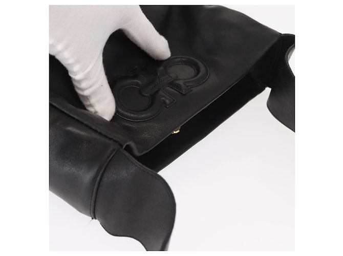 Borsa a Spalla Gancini in Pelle Nera e Oro Salvatore Ferragamo Auth hk3306 Nero D'oro - vista 6