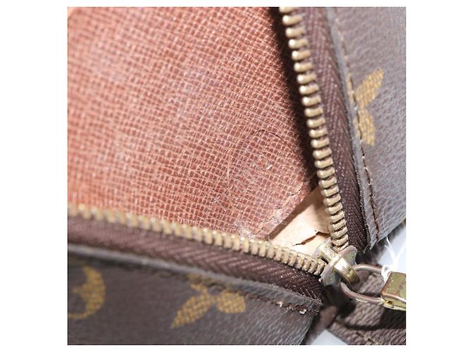 LOUIS VUITTON Pochette Cosmetica Demi Ronde Monogram M47520 LV Auth 161707 Monogramma - vista 12