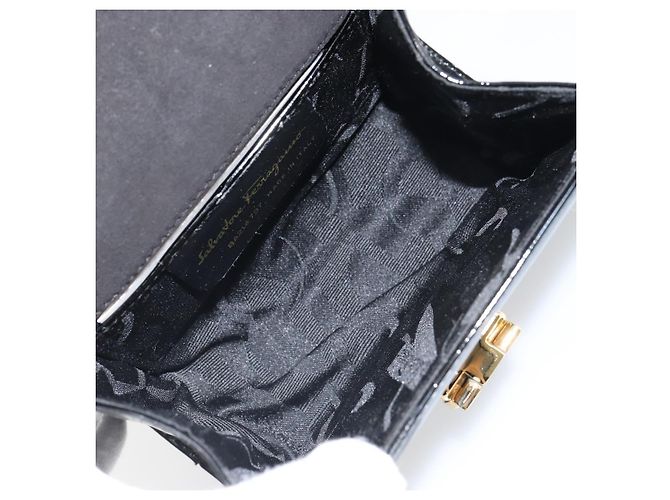Borsa a spalla Gancini Salvatore Ferragamo in pelle verniciata nera e oro Auth 162253 - vista 11