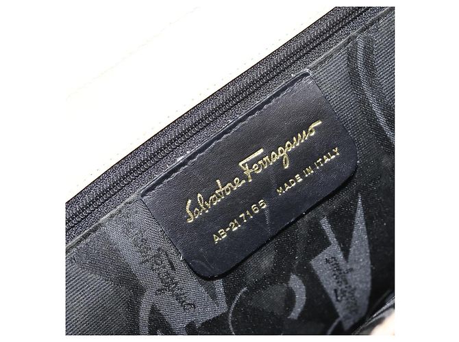 Borsa a Spalla Gancini in Pelle Beige Oro Auth 161430 di Salvatore Ferragamo - vista 12