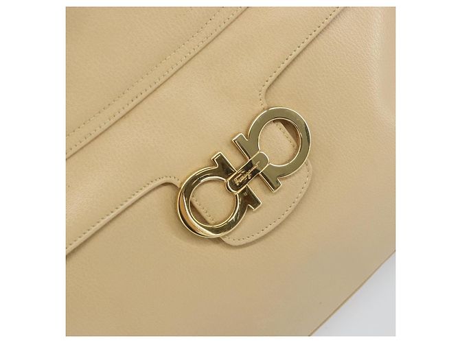 Borsa a Spalla Gancini in Pelle Beige Oro Auth 161430 di Salvatore Ferragamo - vista 17