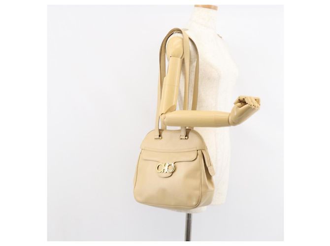 Borsa a Spalla Gancini in Pelle Beige Oro Auth 161430 di Salvatore Ferragamo - vista 22