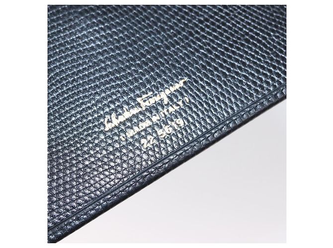 Portafoglio a spalla Salvatore Ferragamo Vala in pelle nera e oro Auth 159452 Nero D'oro - vista 12