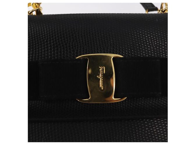 Portafoglio a spalla Salvatore Ferragamo Vala in pelle nera e oro Auth 159452 Nero D'oro - vista 18