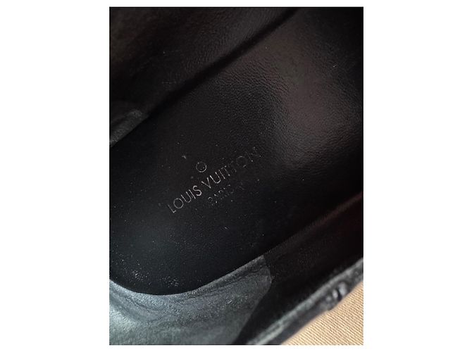 Louis Vuitton Damenschuhe mit goldener Schnalle Schwarz - Ansicht 3