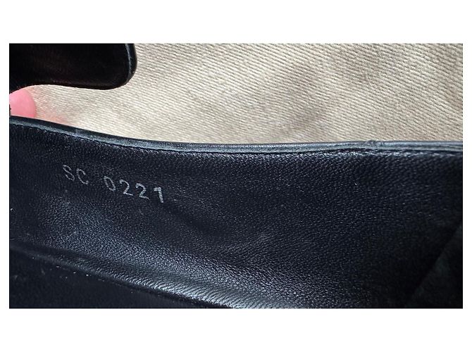 Louis Vuitton Damenschuhe mit goldener Schnalle Schwarz - Ansicht 4