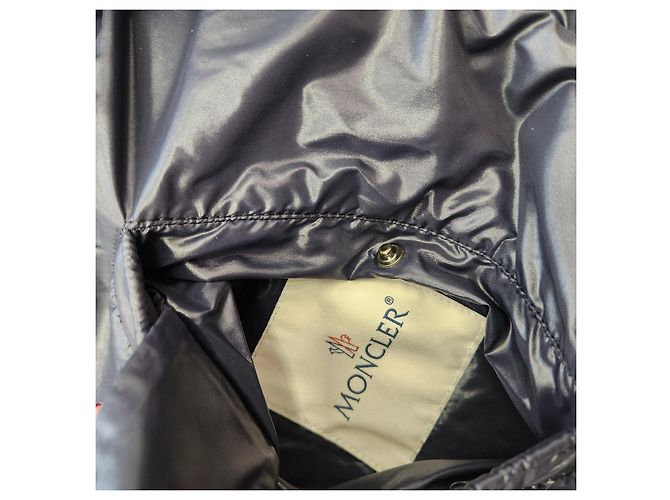 Doudoune bleue Moncler avec accents noirs - vue 10