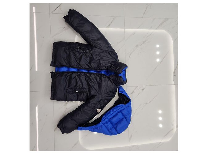 Doudoune bleue Moncler avec accents noirs - vue 5