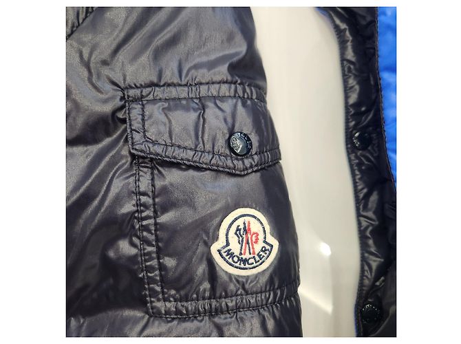 Doudoune bleue Moncler avec accents noirs - vue 8