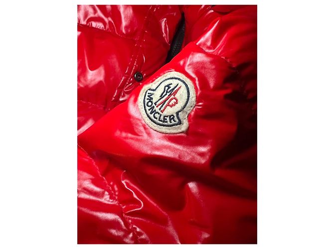 Giacca Piumino Rossa Lucida Moncler con Cappuccio e Pelliccia Rosso - vista 4