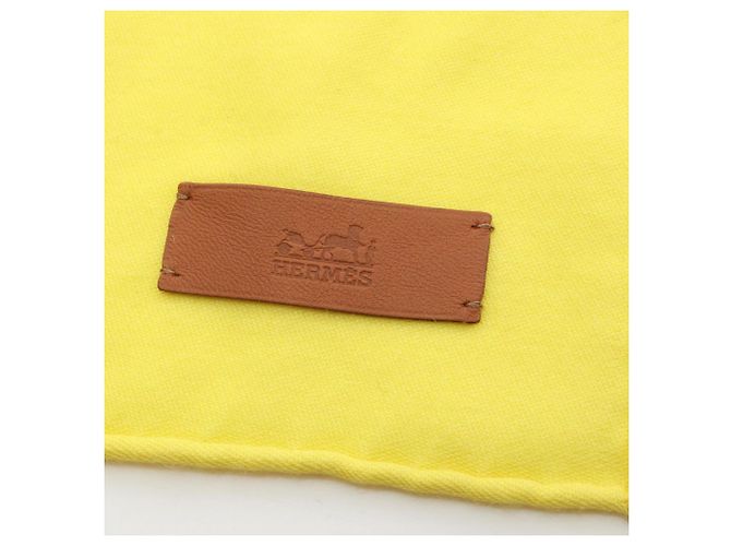 Bufanda Hermès Carré 115 Hebilla Moderna Amarillo - vista 3