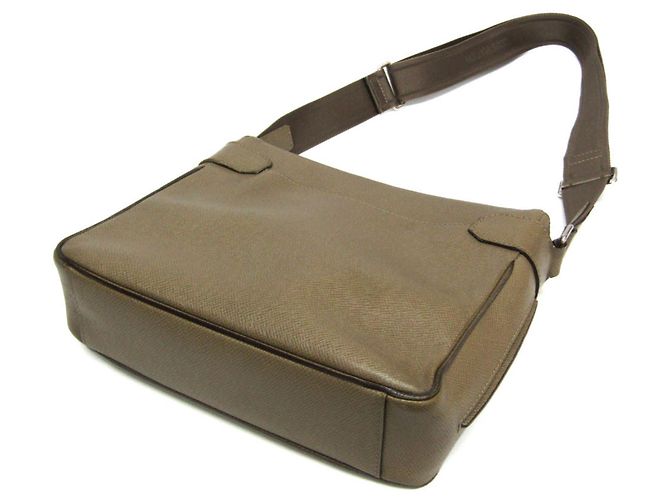 Borsa a Spalla da Uomo Louis Vuitton Taiga Roman PM M32700 Beige - vista 2