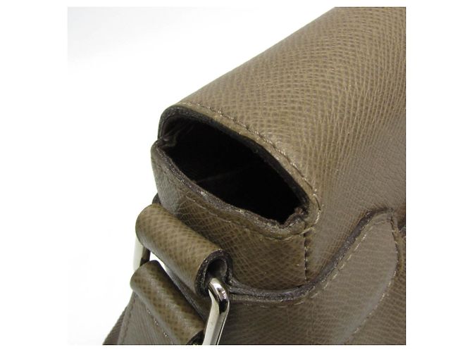 Borsa a Spalla da Uomo Louis Vuitton Taiga Roman PM M32700 Beige - vista 8
