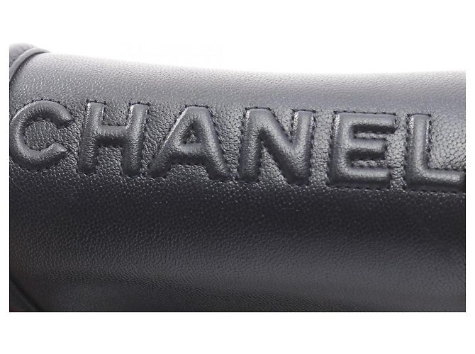 Sac à épaule Chanel Boy en cuir bleu marine - vue 10