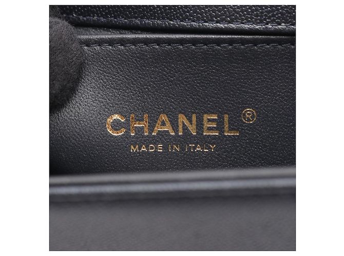 Sac à épaule Chanel Boy en cuir bleu marine - vue 4
