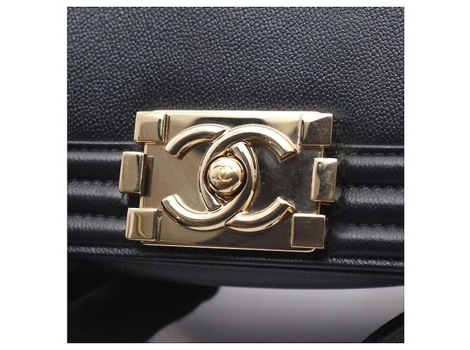 Sac à épaule Chanel Boy en cuir bleu marine - vue 6