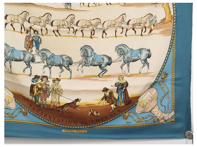 Hermès VINTAGE HERMES TUCH PFERDEPRÄSENTATION 1. AUSGABE QUADRAT 90 TUCH 580 Blau - Ansicht 4