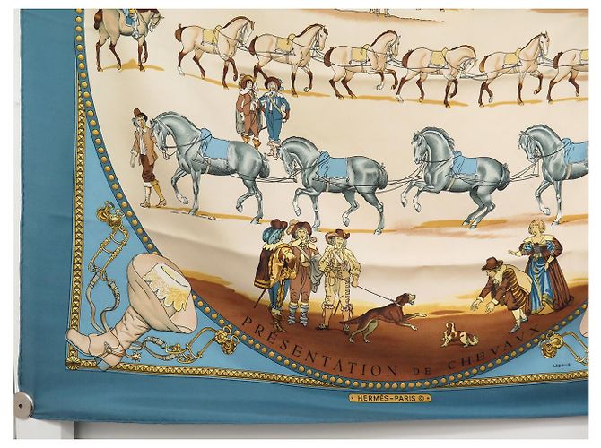 Hermès VINTAGE HERMES TUCH PFERDEPRÄSENTATION 1. AUSGABE QUADRAT 90 TUCH 580 Blau - Ansicht 5