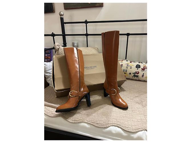 Zadig & Voltaire Botas altas de couro marrom com fivela dourada - vista 2
