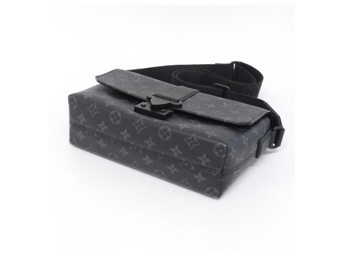 Borsa a Spalla S-Cape Monogram Eclipse di Louis Vuitton Nero Monogramma - vista 3