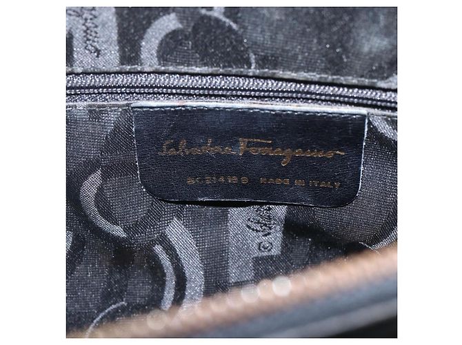 Borsa a Spalla Gancini in Pelle Nera e Oro Auth 161284 di Salvatore Ferragamo Nero D'oro - vista 12