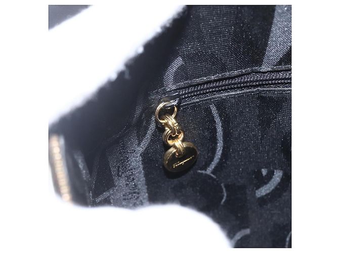Borsa a Spalla Gancini in Pelle Nera e Oro Auth 161284 di Salvatore Ferragamo Nero D'oro - vista 17