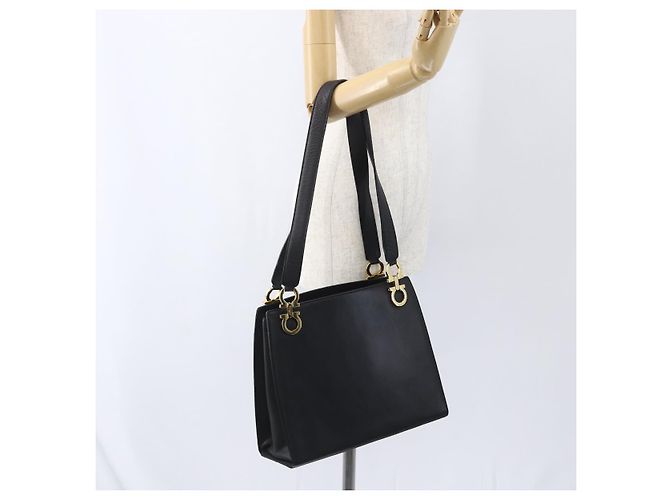 Borsa a Spalla Gancini in Pelle Nera e Oro Auth 161284 di Salvatore Ferragamo Nero D'oro - vista 23