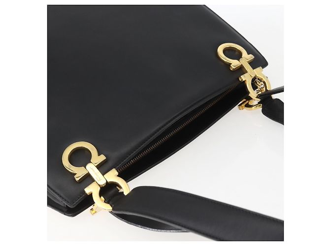 Borsa a Spalla Gancini in Pelle Nera e Oro Auth 161284 di Salvatore Ferragamo Nero D'oro - vista 6