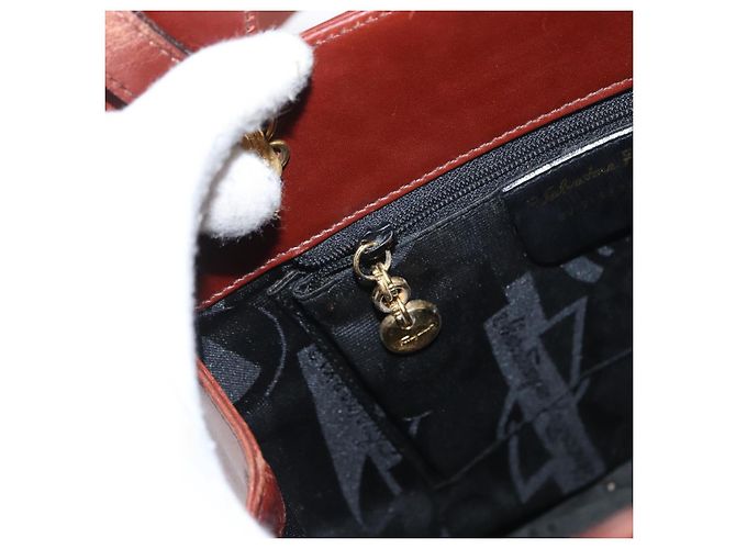 Borsa a Spalla Gancini in Pelle Marrone Oro Auth 159579 di Salvatore Ferragamo - vista 22