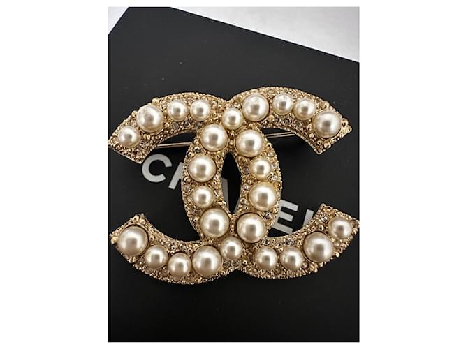 Spilla Chanel con Perle e Strass Oro Gold hardware - vista 3