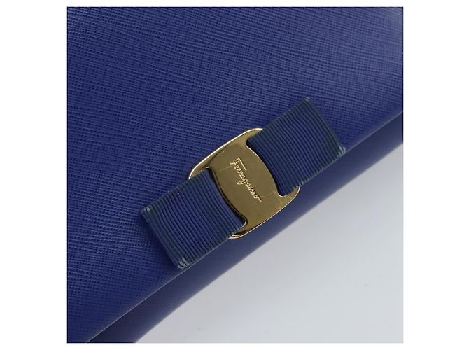 Borsa a Spalla Vala Chain in Pelle Blu Oro Auth 161081 di Salvatore Ferragamo D'oro - vista 17