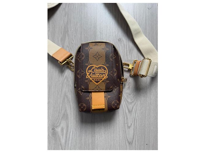 Montsouris Pouch Doppio per Telefono Louis Vuitton x Nigo Marrone - vista 2