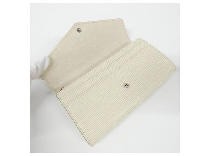 Cartera Sarah Epi Louis Vuitton Blanco roto - vista 4