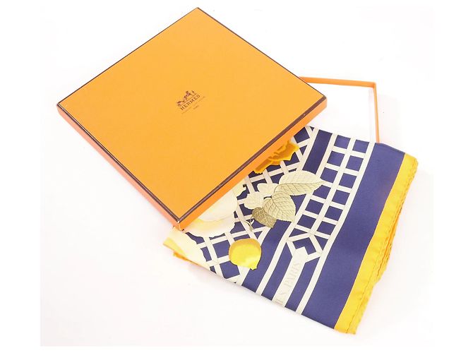 Garden Fazzoletto in seta Hermès Carré 90 "ROSERAIE" in giallo - vista 17