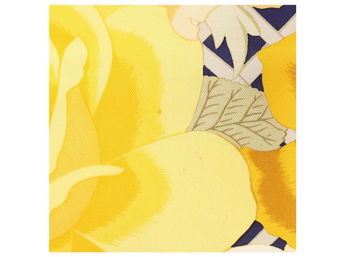 Garden Fazzoletto in seta Hermès Carré 90 "ROSERAIE" in giallo - vista 9