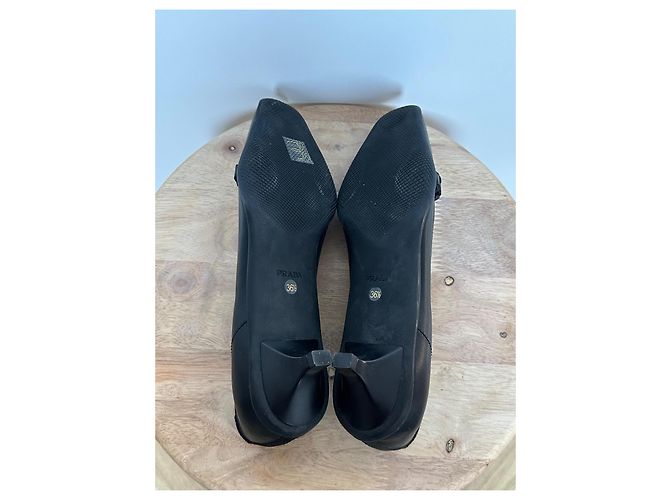 Décolleté Prada in pelle nera con tacco kitten Nero - vista 10