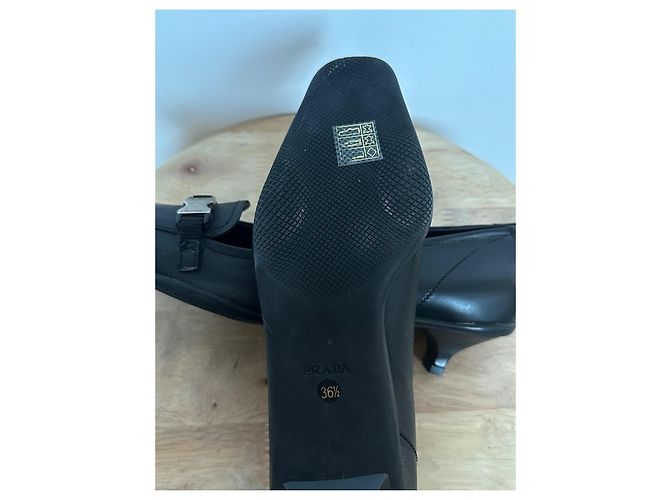 Décolleté Prada in pelle nera con tacco kitten Nero - vista 11