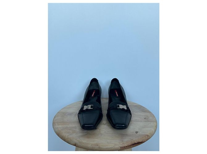 Décolleté Prada in pelle nera con tacco kitten Nero - vista 3