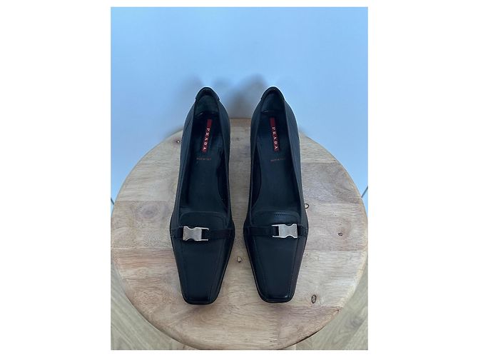 Décolleté Prada in pelle nera con tacco kitten Nero - vista 4