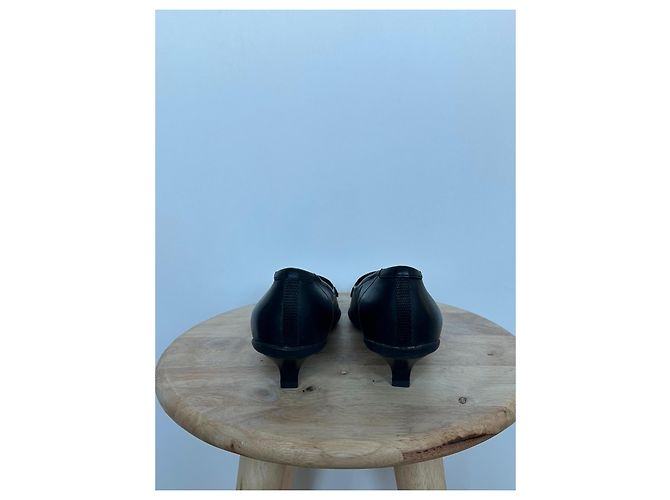 Décolleté Prada in pelle nera con tacco kitten Nero - vista 6
