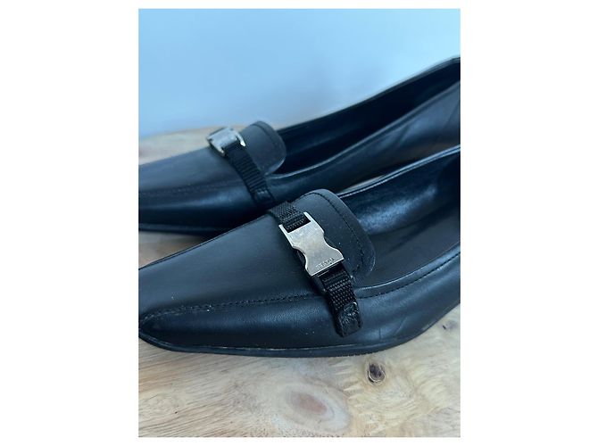 Décolleté Prada in pelle nera con tacco kitten Nero - vista 9
