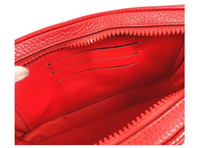Pochette Volga Rossa in Monogram Empreinte di Louis Vuitton Rosso - vista 13