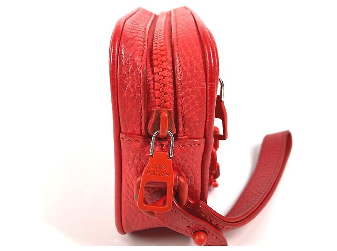 Pochette Volga Rossa in Monogram Empreinte di Louis Vuitton Rosso - vista 4