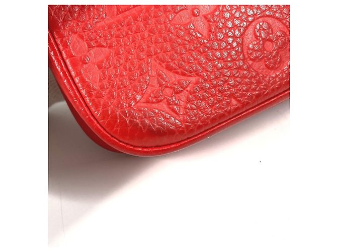 Pochette Volga Rossa in Monogram Empreinte di Louis Vuitton Rosso - vista 9