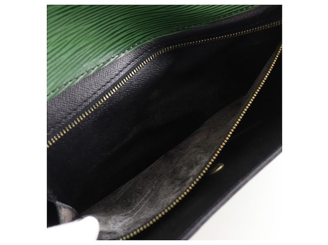 Borsa Clutch Montaigne 27 di Louis Vuitton Verde - vista 6