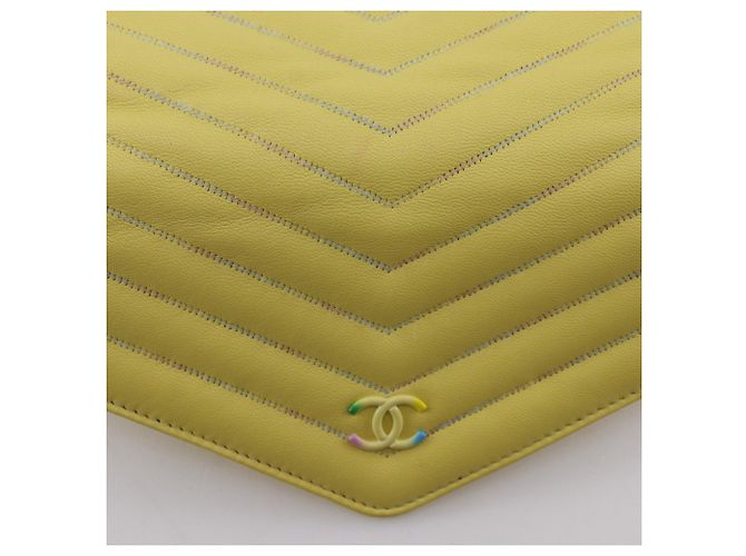 Portafoglio lungo V Stitch di Chanel Giallo - vista 11