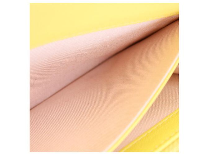 Portafoglio lungo V Stitch di Chanel Giallo - vista 17