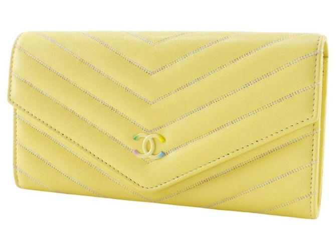 Portafoglio lungo V Stitch di Chanel Giallo - vista 2