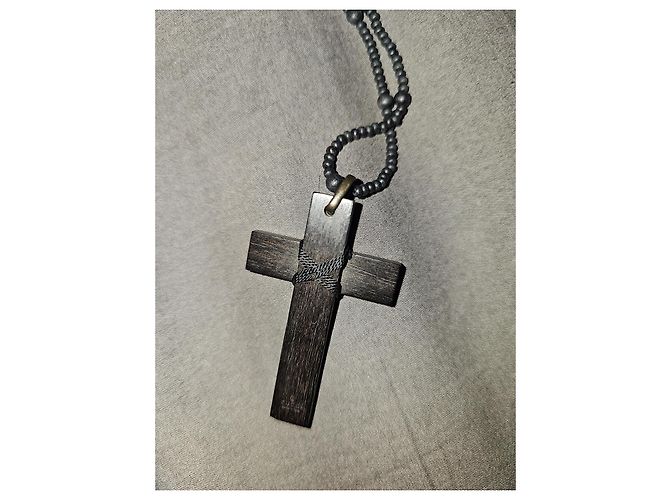 Collana Gucci in legno di ebano con croce Nero - vista 3