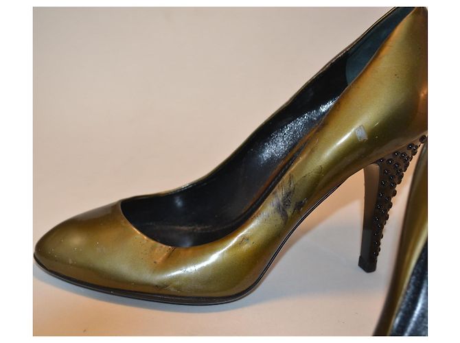 Décolleté Burberry in vernice verde oliva - vista 2